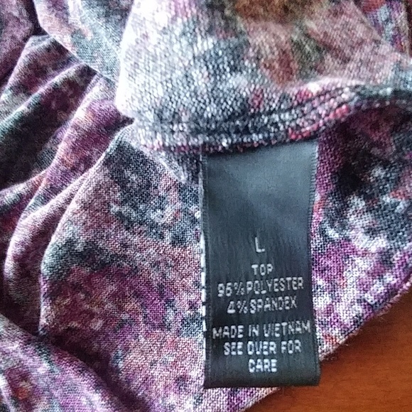 AGB wrap across 3/4 sleeve purple/red print v neck - Picture 6 of 7